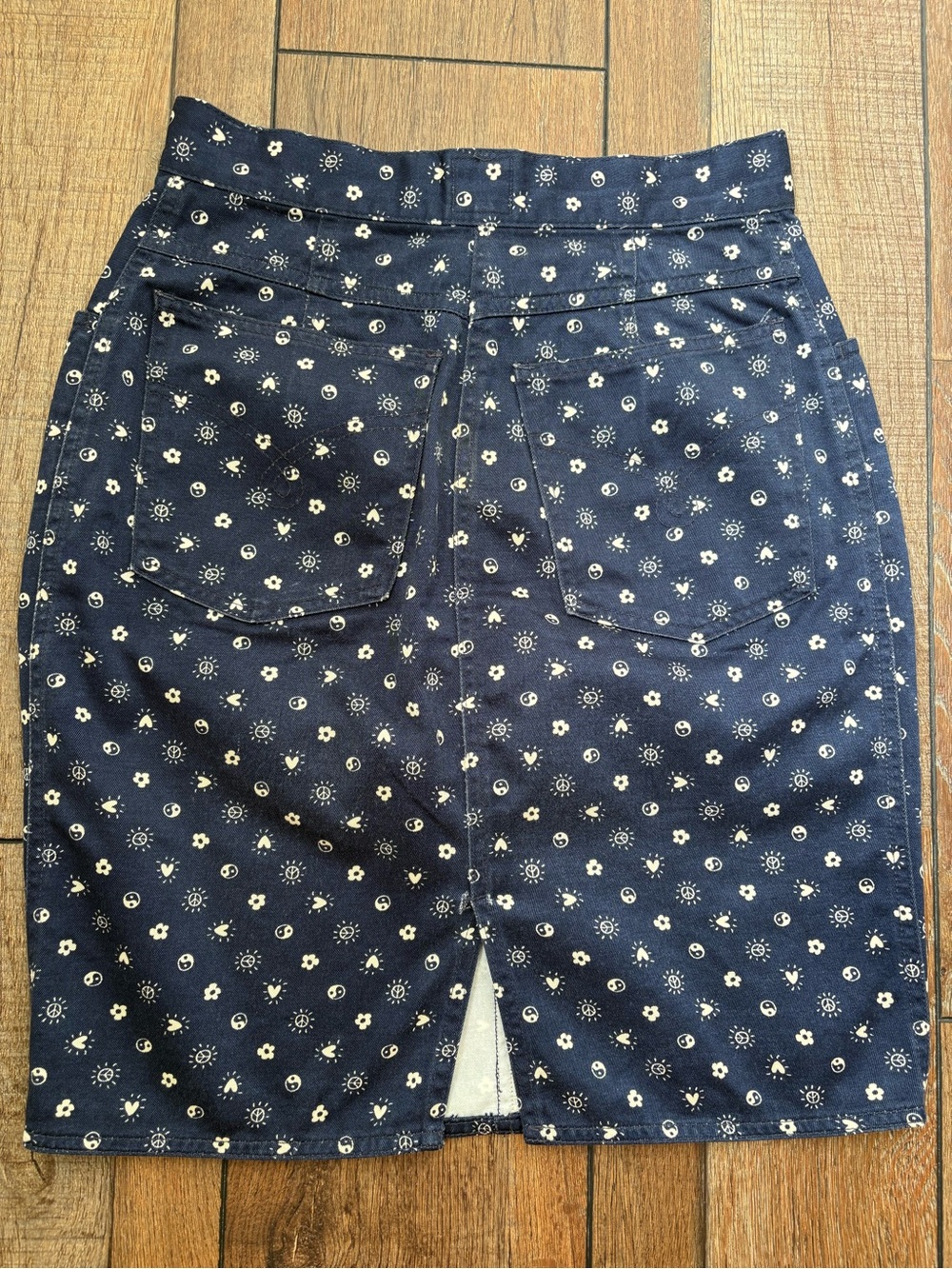 Vintage Moschino Pencil Skirt - Picture 5 of 11
